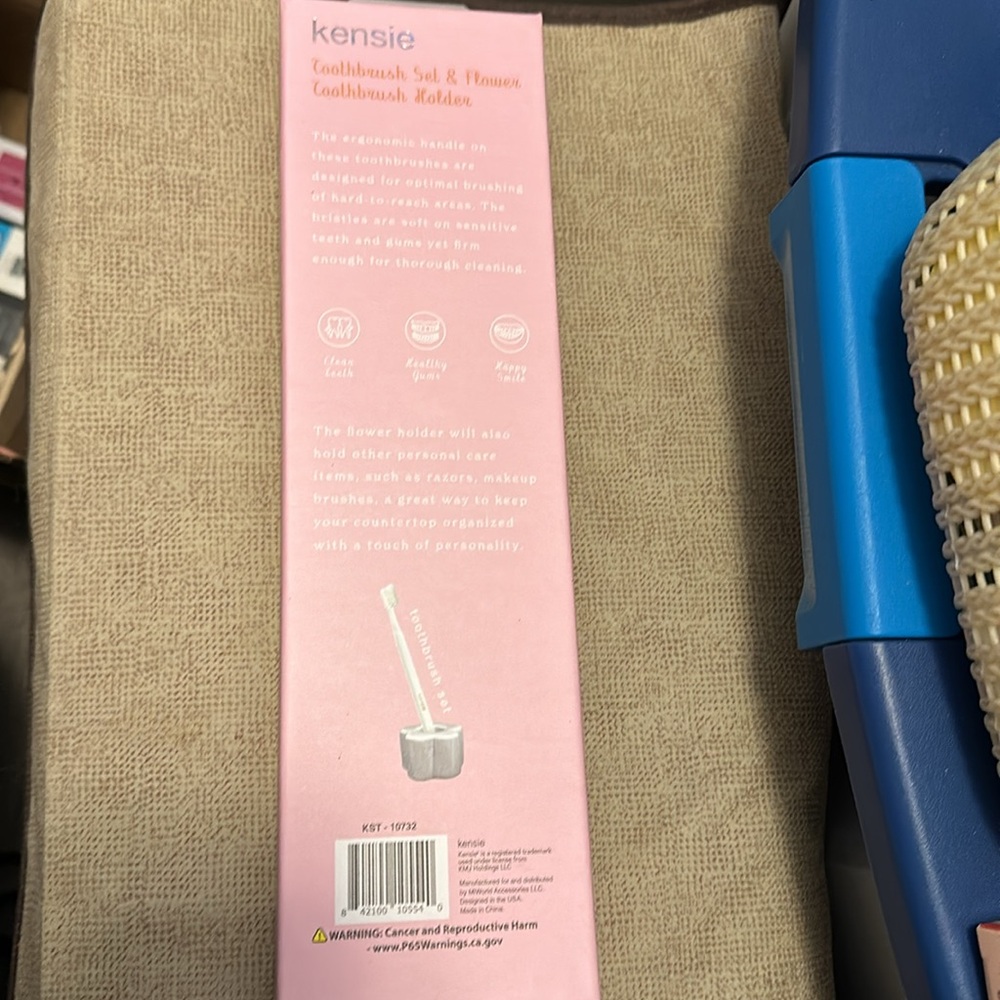 KENSIE 3 Piece Toothbrushes & Daisy Holder Set NEW - Picture 6 of 6